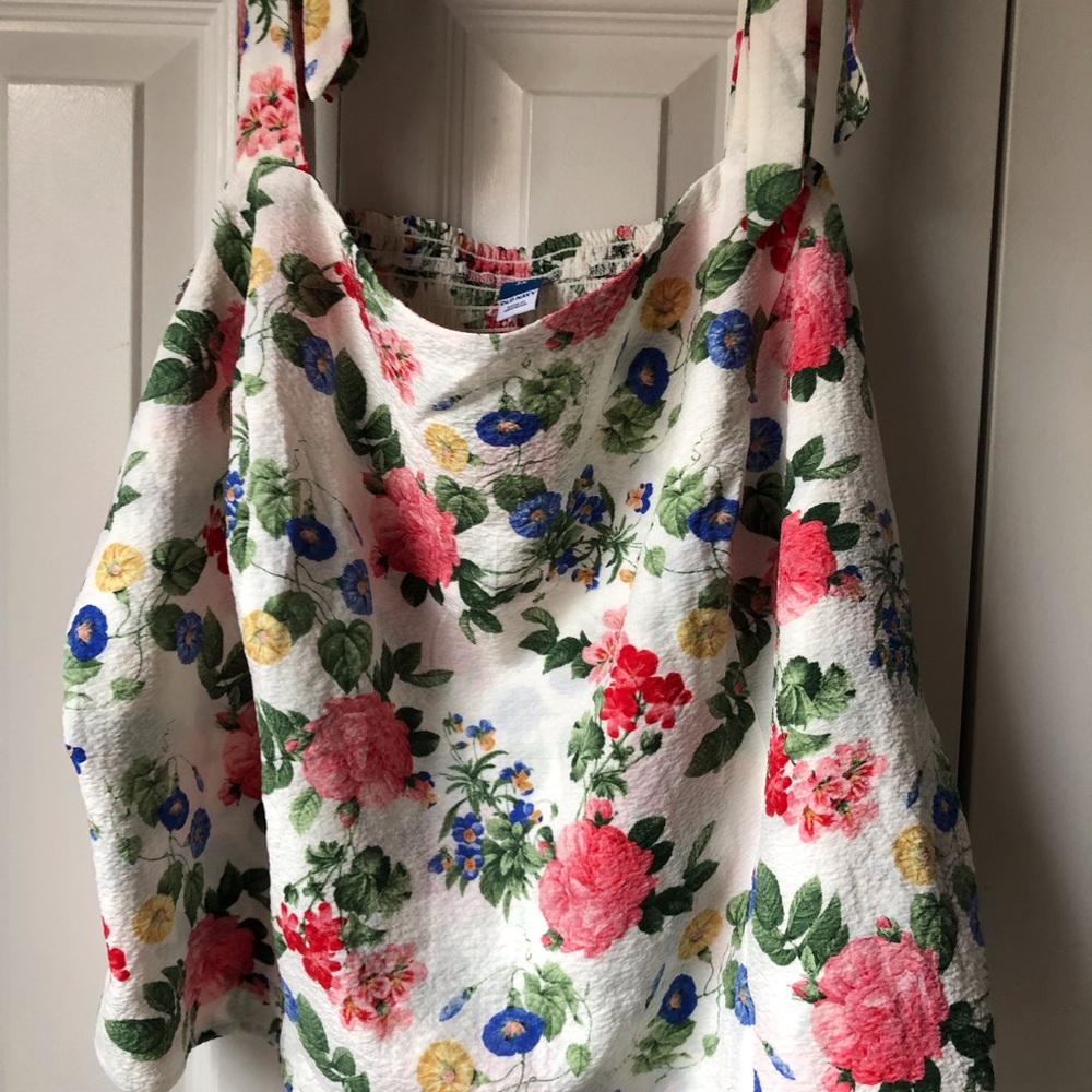 Old Navy Floral Tank Top. Size 3X. New.